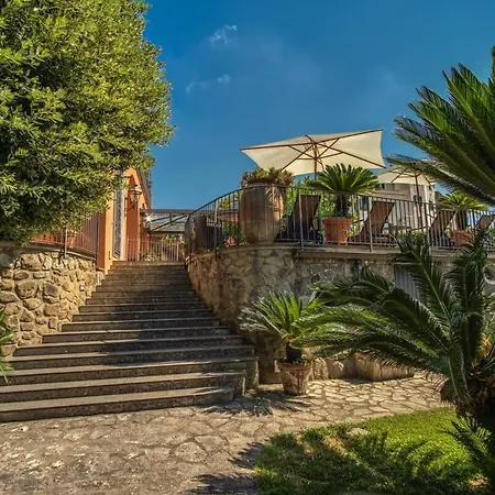 Lucia Villa